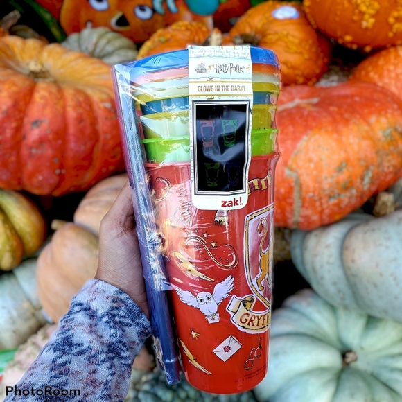 Zak! Glow In The Dark Harry Potter Cups - Picture 2 of 3